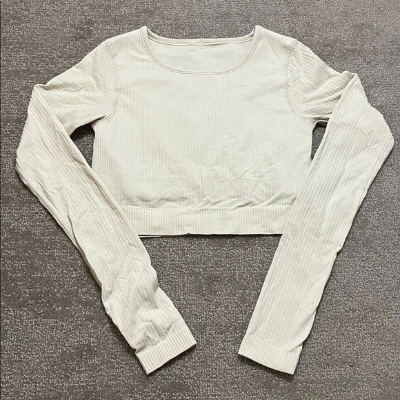 Lululemon Ebb to Street Long-Sleeve Cropped Top in a soft cream shade size 6 - Picture 3 of 7